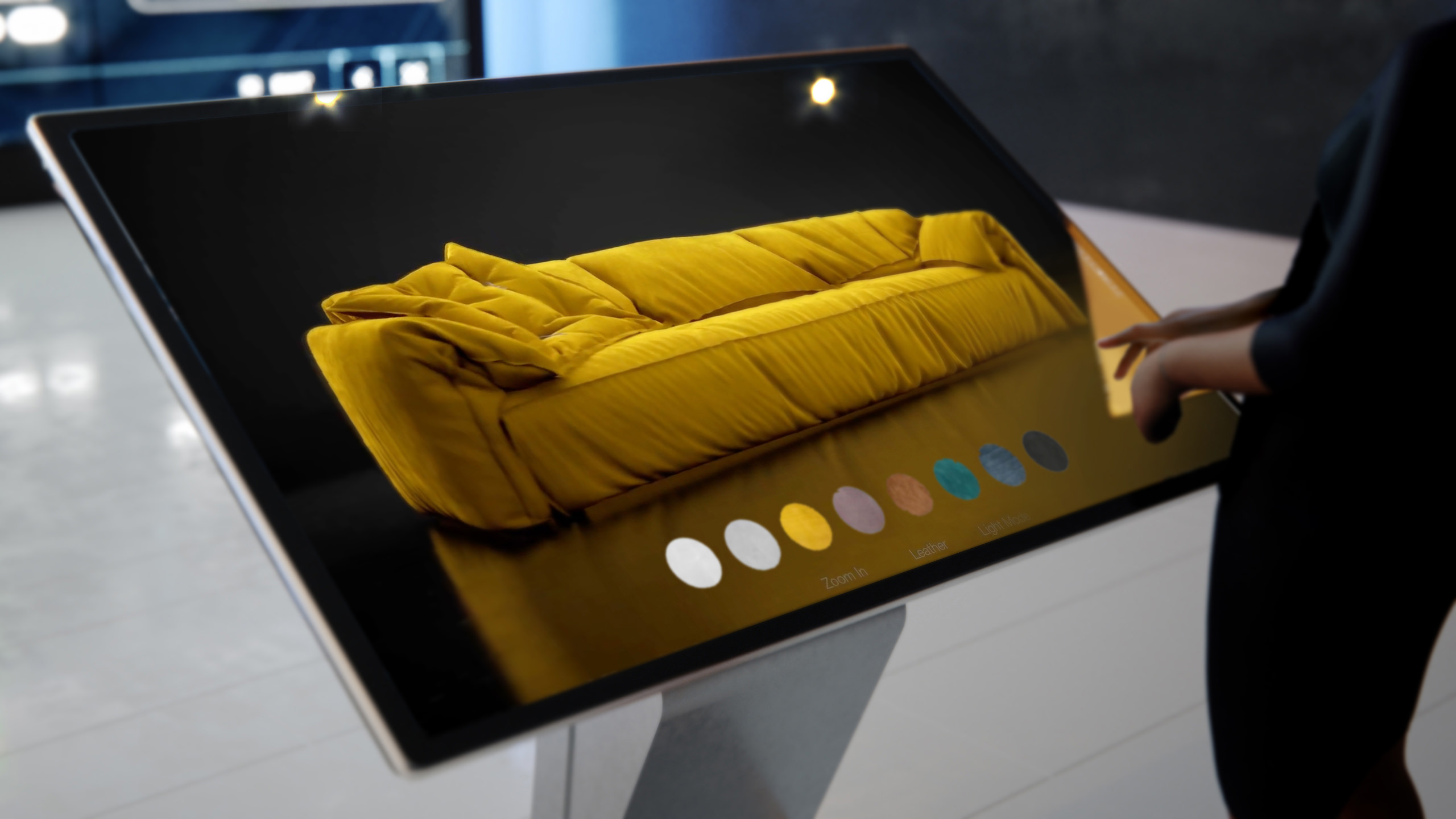 Un écran tactile interactif moderne affichant un canapé jaune à coussin unique dans l'éclairage sombre du studio et une barre d'outils qui montre les modes possibles à appliquer pour une entreprise de commerce électronique ou une boutique en ligne